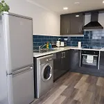 Dane Duplex Studio Six - Tranquil Coventry Getaway