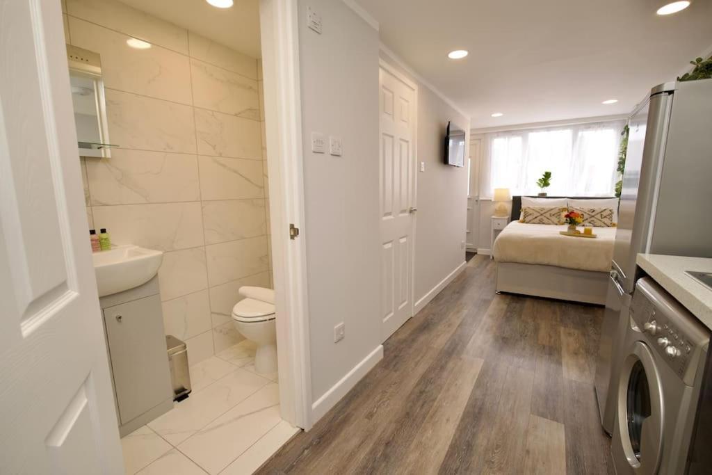 Dane Duplex Studio Six - Tranquil Getaway * Coventry
