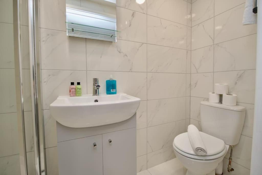 Dane Duplex Studio Six - Tranquil Getaway Apartment *