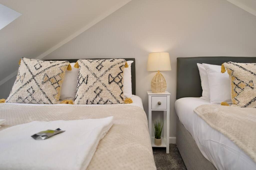 Dane Duplex Studio Six - Tranquil Getaway Apartment *